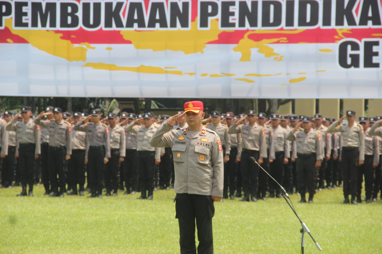 1.800 Bintara Polri memulai transformasi menjadi perwira: Bintra dan orientasi  lingkungan menandai dimulainya pembukaan SIP Angkatan ke-54 Gelombang I di  Sukabumi - Tribratanews Res Tulang Bawang Barat